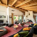 Art & Design With 360 View Vila